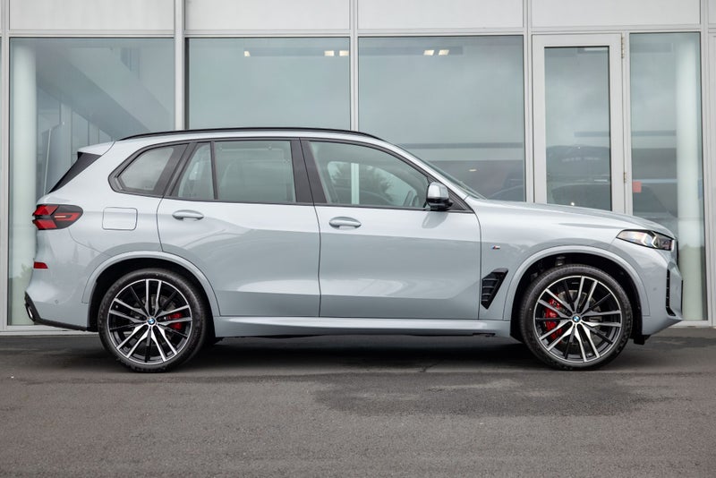 2026 BMW X5 xDrive30d image 3