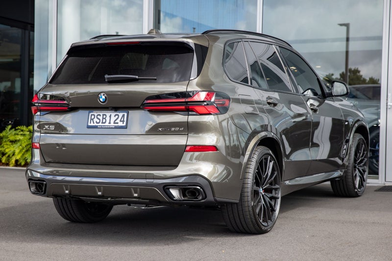 2026 BMW X5 xDrive30d image 3