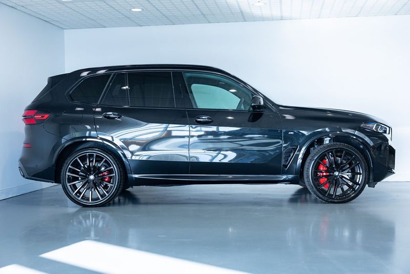 2026 BMW X5 xDrive30d M-Sport Pro image 3