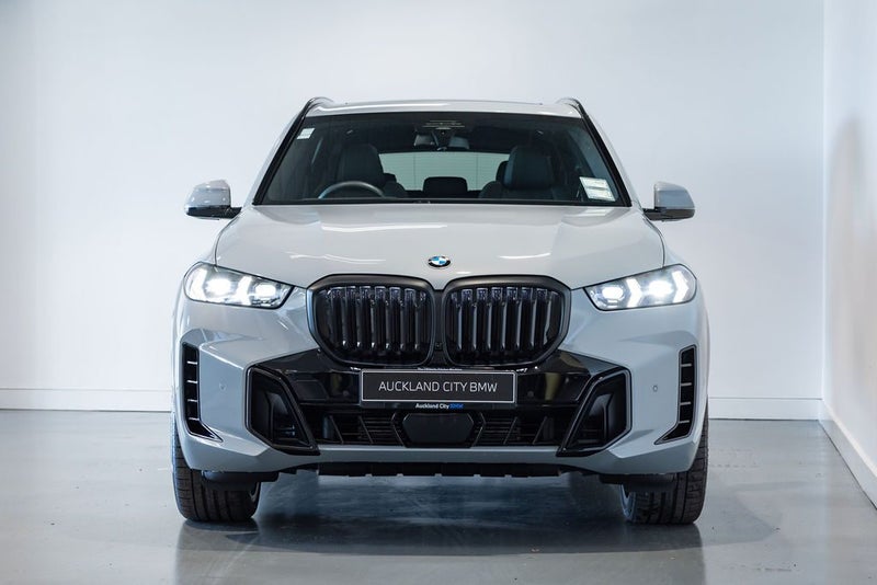 2026 BMW X5 xDrive30d M-Sport Pro image 3