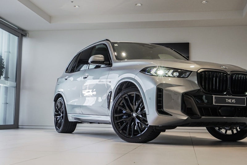 2026 BMW X5 xDrive50e image 2