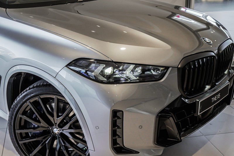 2026 BMW X5 xDrive50e image 3
