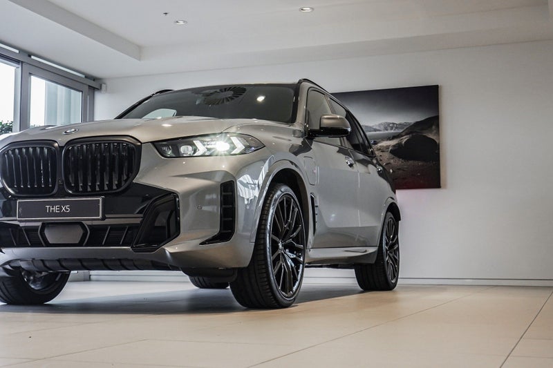 2026 BMW X5 xDrive50e image 5