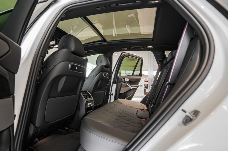 2026 BMW X5 xDrive50e image 5
