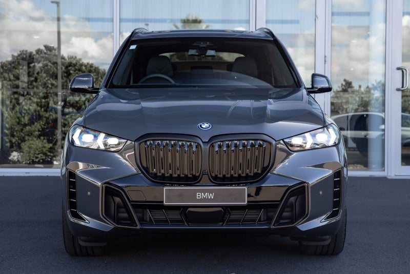 2026 BMW X5 xDrive50e image 2