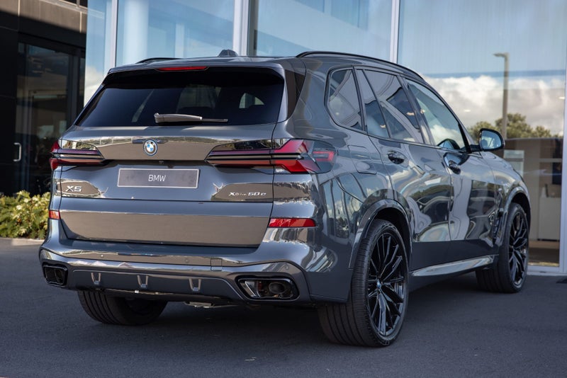 2026 BMW X5 xDrive50e image 3