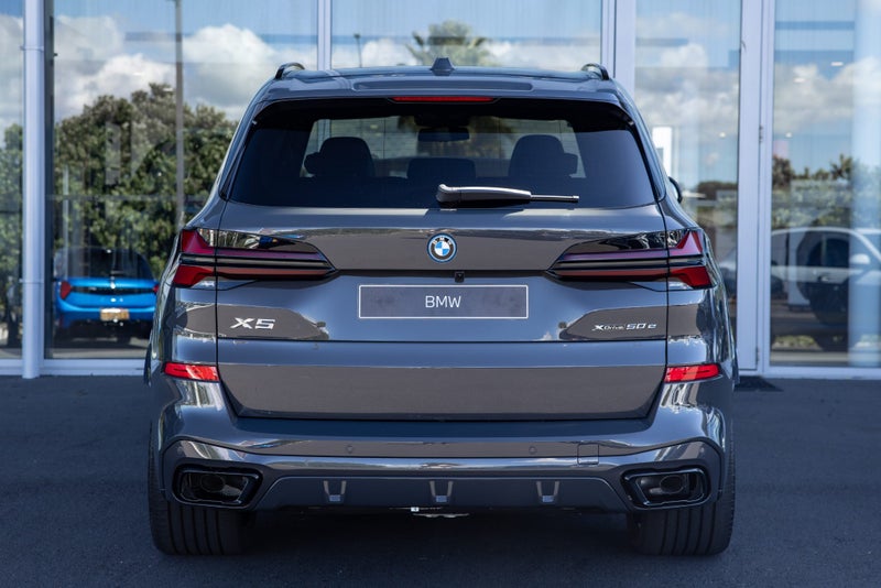 2026 BMW X5 xDrive50e image 4