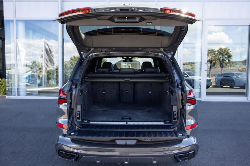 2026 BMW X5 xDrive50e image 5
