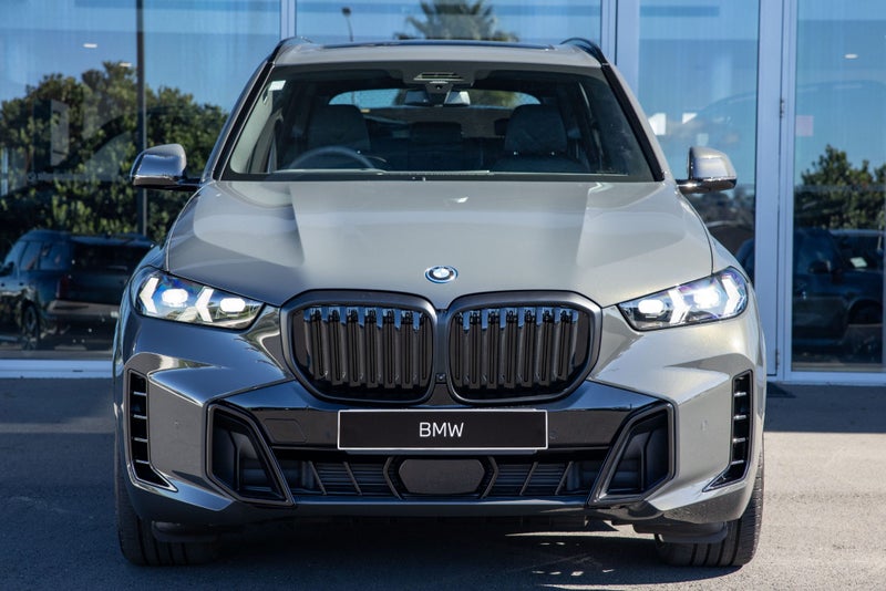 2026 BMW X5 xDrive50e image 2