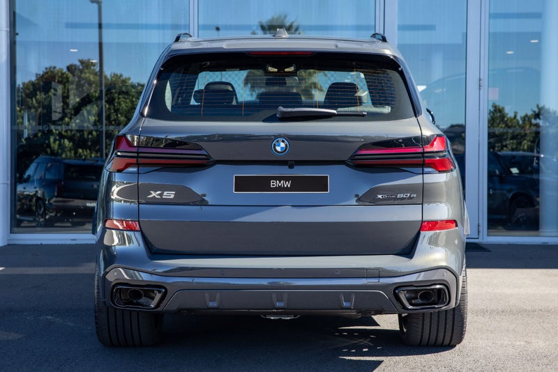 2026 BMW X5 xDrive50e image 4