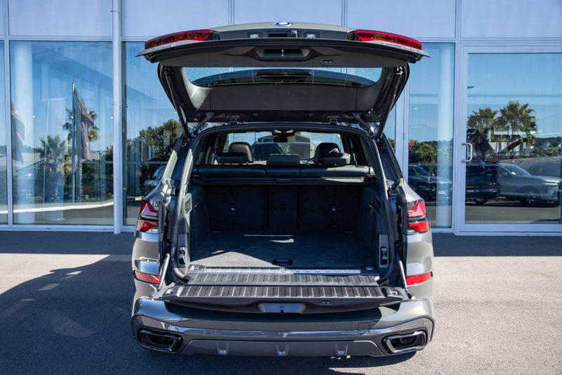 2026 BMW X5 xDrive50e image 5