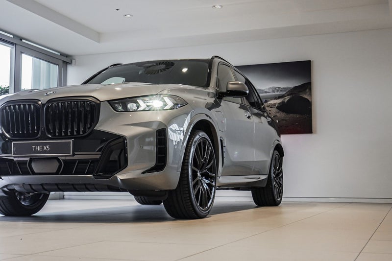 2026 BMW X5 xDrive50e image 5