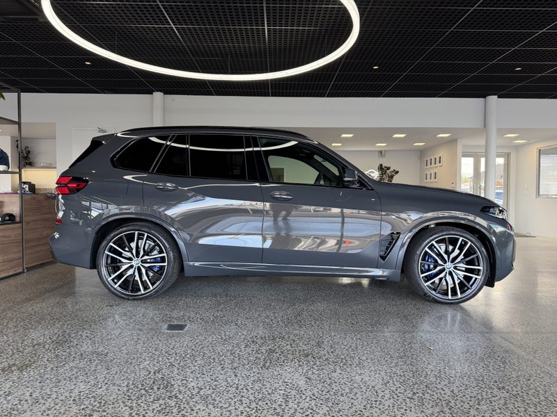 2026 BMW X5 xDrive50e PhEV Innovations & M Spor... image 3