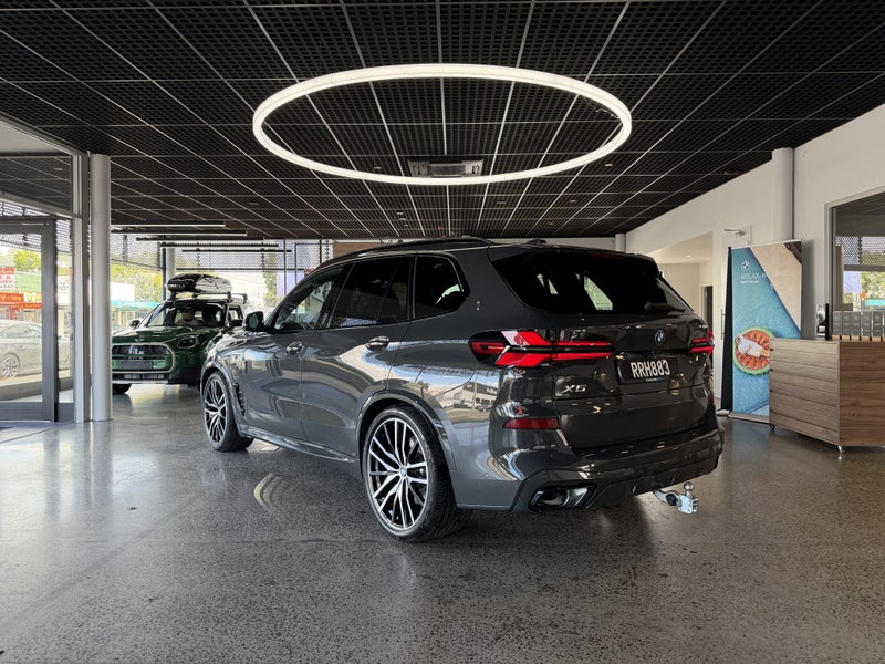 2026 BMW X5 xDrive50e PhEV Innovations & M Spor... image 4