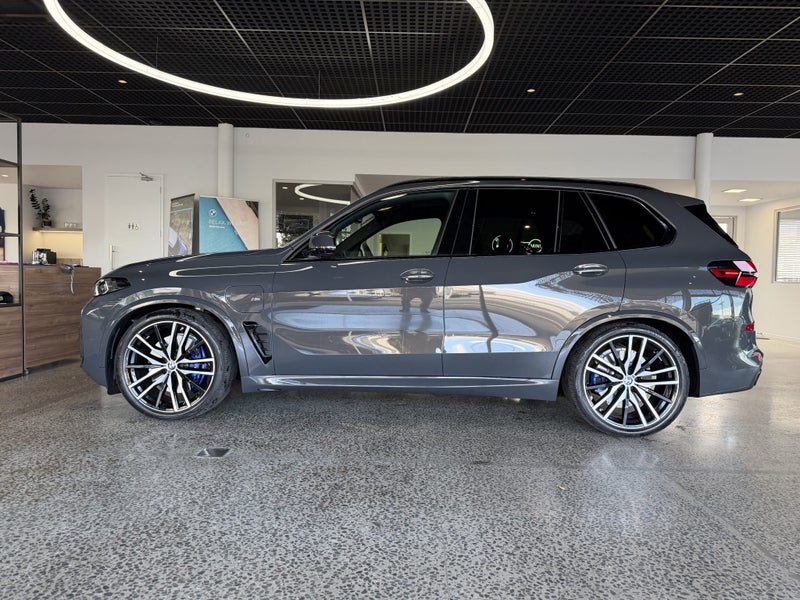 2026 BMW X5 xDrive50e PhEV Innovations & M Spor... image 5
