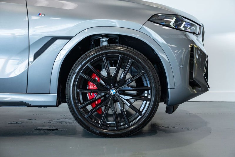 2026 BMW X6 xDdrive 30d image 3