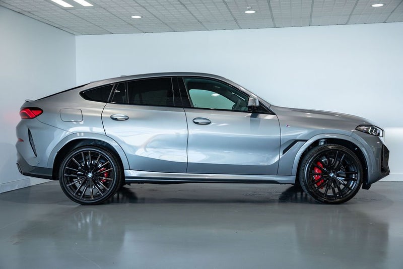 2026 BMW X6 xDdrive 30d image 4