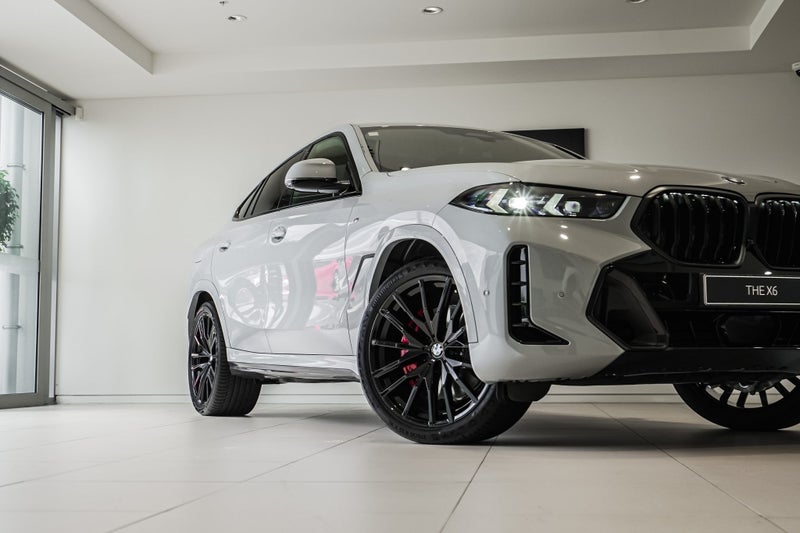 2026 BMW X6 xDrive30d image 2
