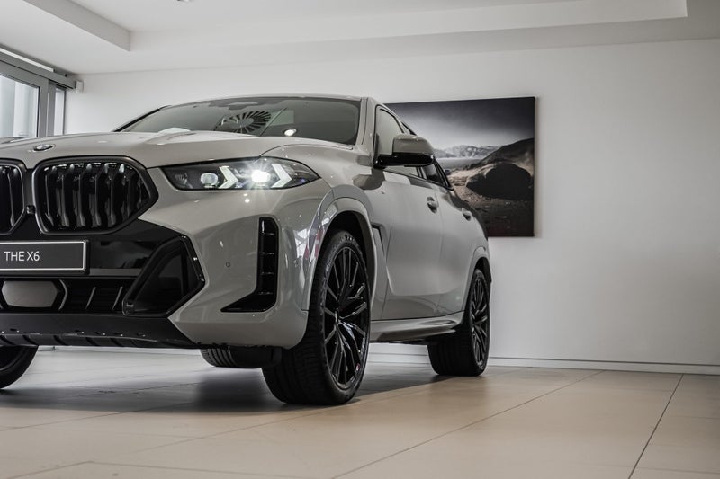 2026 BMW X6 xDrive30d image 4