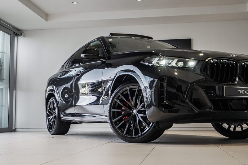 2026 BMW X6 xDrive30d image 2