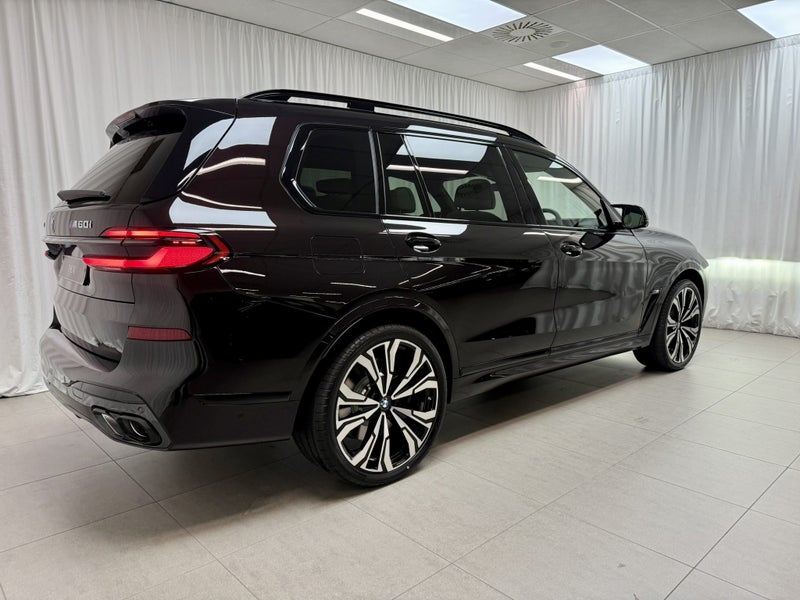 2026 BMW X7 X7 M60i + Connoisseur Suite image 3