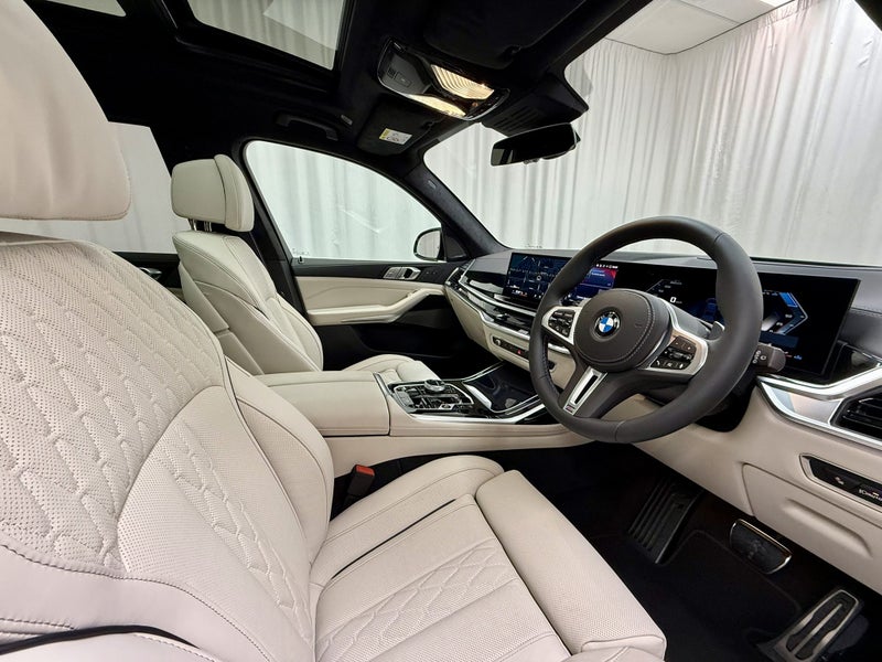 2026 BMW X7 X7 M60i + Connoisseur Suite image 4