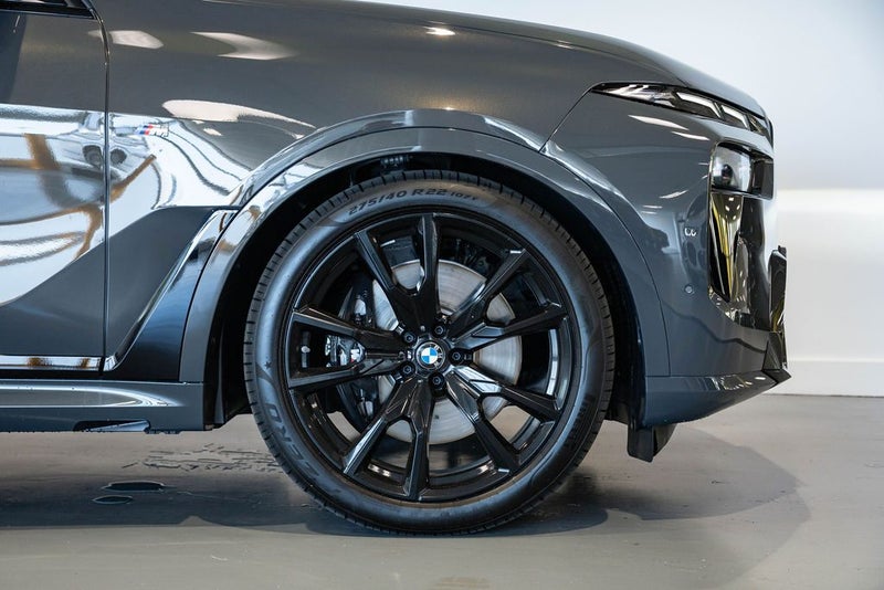 2026 BMW X7 xDdrive 40d image 2