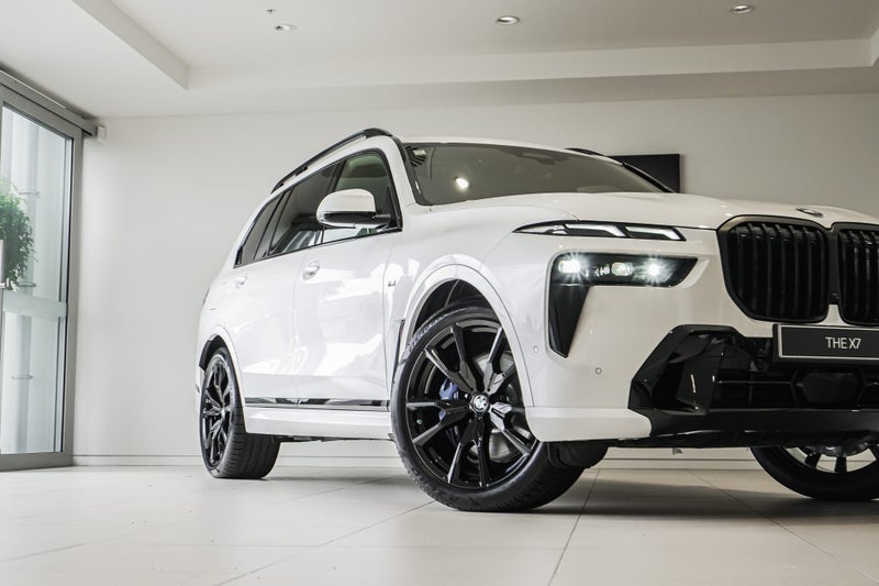 2026 BMW X7 xDrive40d image 2