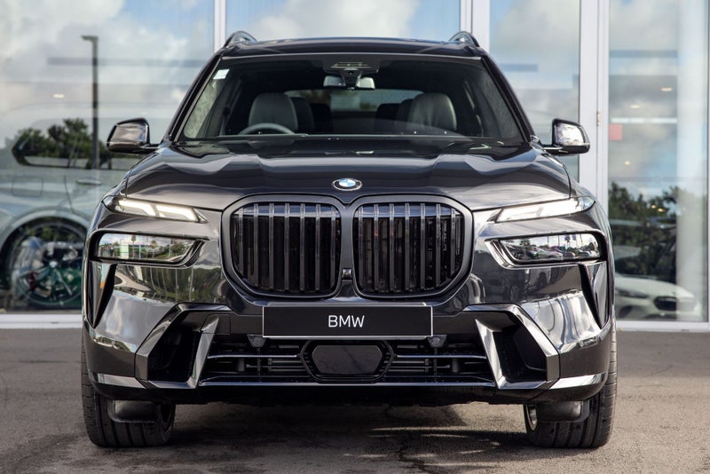2026 BMW X7 xDrive40d image 2