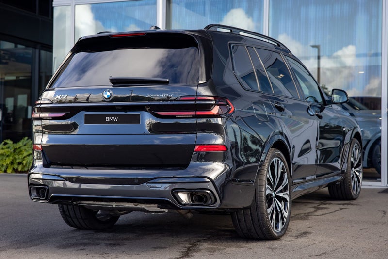 2026 BMW X7 xDrive40d image 3