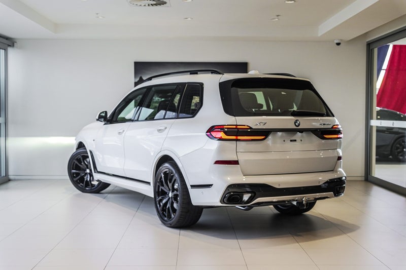 2026 BMW X7 xDrive40d image 2