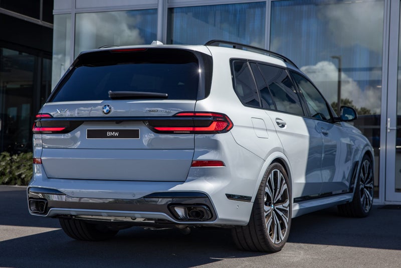 2026 BMW X7 xDrive40d image 3