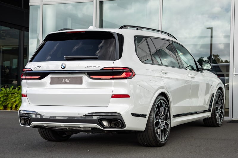2026 BMW X7 xDrive40d image 3