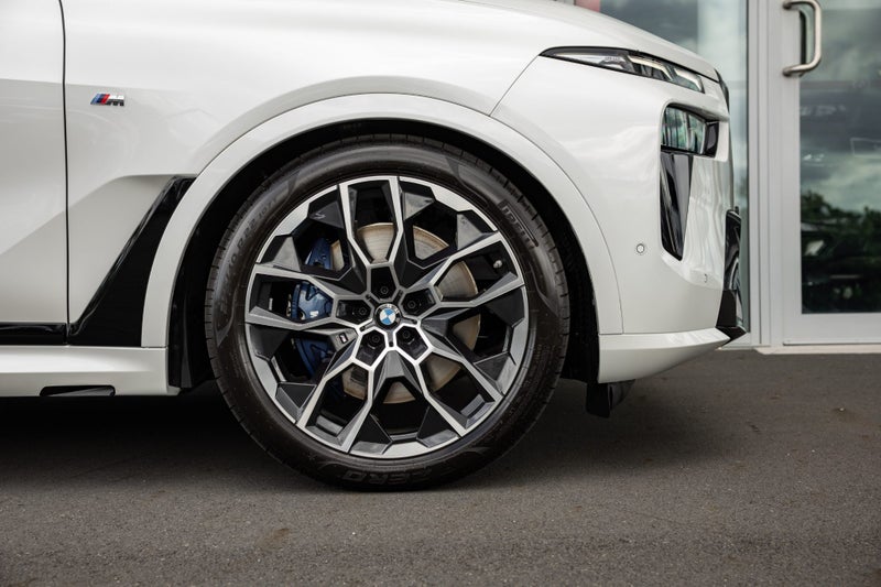 2026 BMW X7 xDrive40d image 5