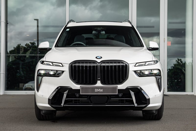 2026 BMW X7 xDrive40d image 2