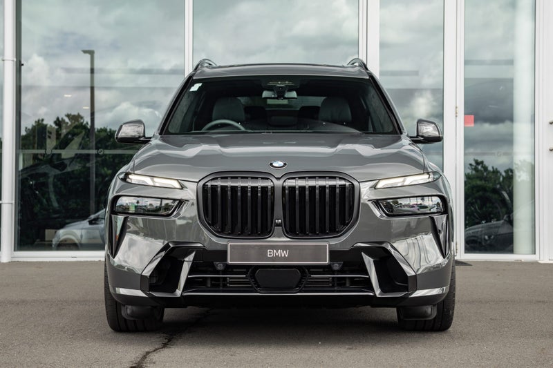 2026 BMW X7 xDrive40d image 2