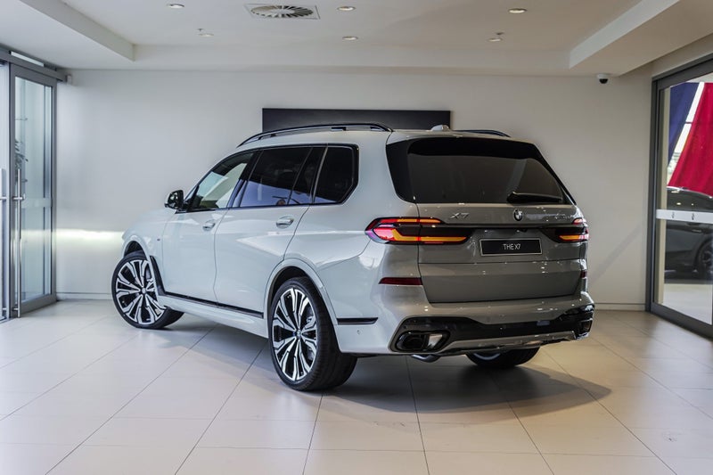 2026 BMW X7 xDrive40d image 2
