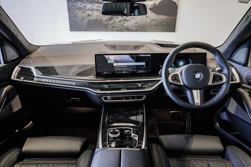 2026 BMW X7 xDrive40d image 3