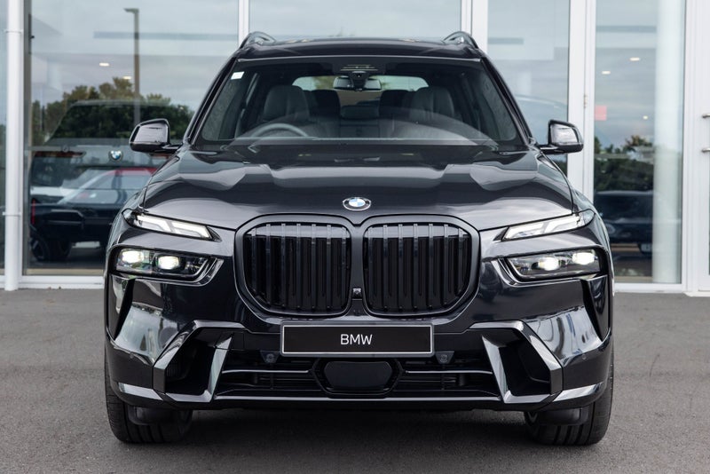 2026 BMW X7 xDrive40d image 2