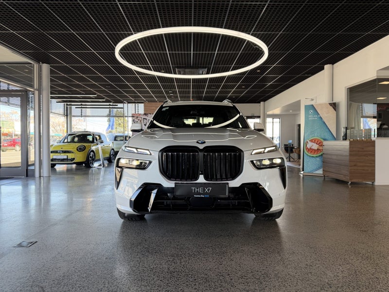 2026 BMW X7 xDrive40d M Sport Pro image 2