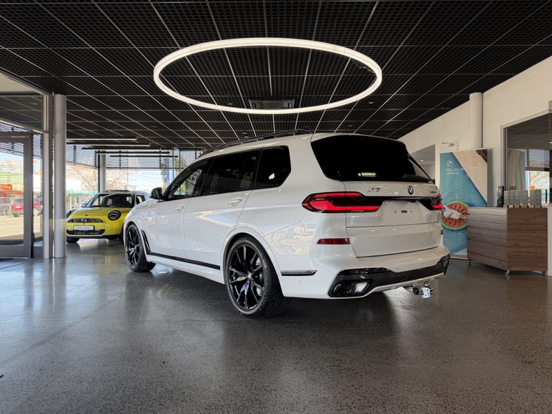 2026 BMW X7 xDrive40d M Sport Pro image 4