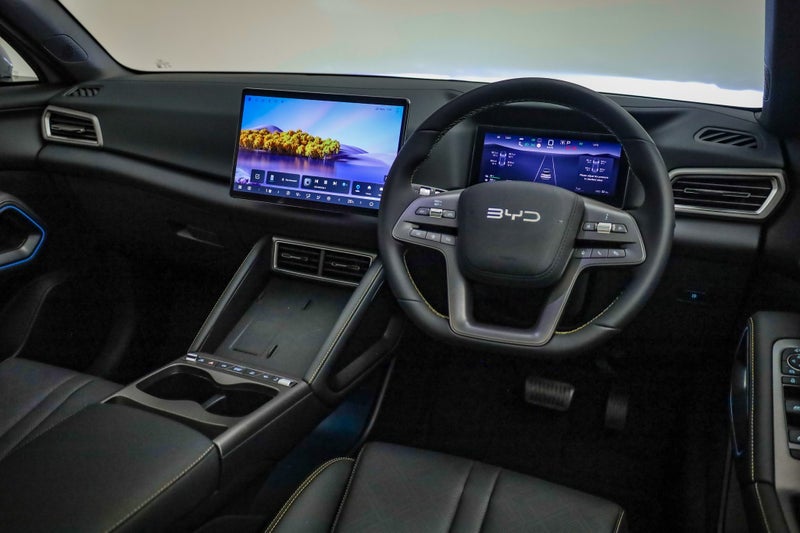 2026 BYD ATTO 2 Dm-I Premium PHEV image 2