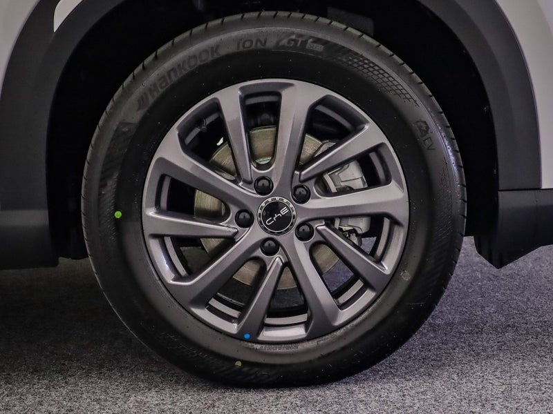 2026 BYD ATTO 2 Dm-I Premium PHEV image 3