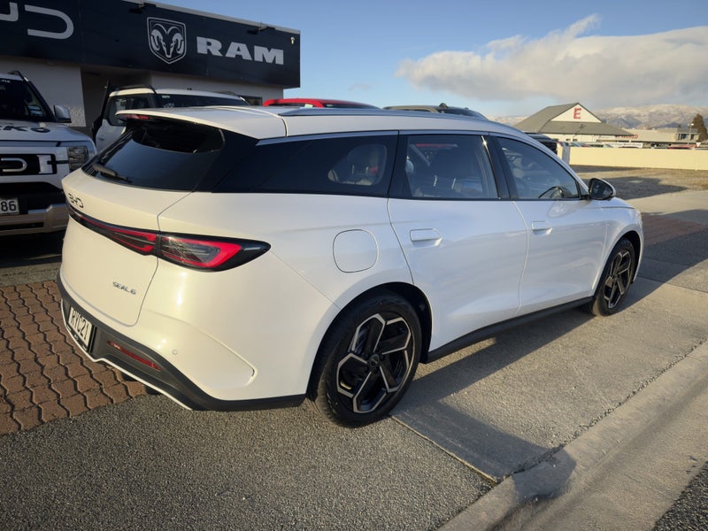 2026 BYD Seal 6 Touring 6 PHEV Wagon image 4