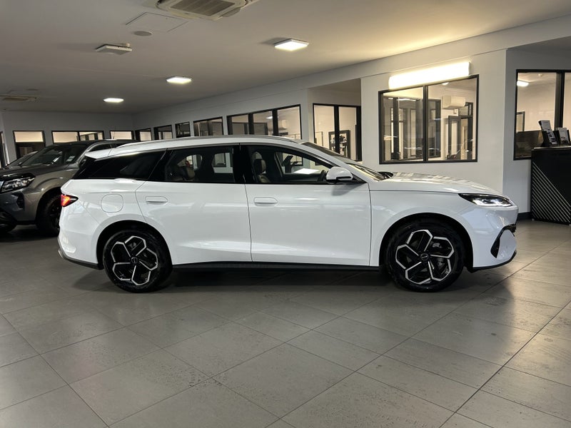 2026 BYD Seal 6 Touring Premium Phev image 3