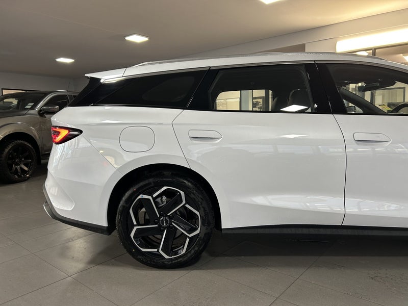 2026 BYD Seal 6 Touring Premium Phev image 5