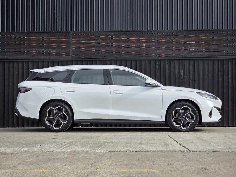 2026 BYD Seal 6 Touring Premium Phev image 2