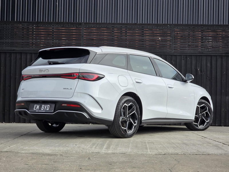 2026 BYD Seal 6 Touring Premium Phev image 3
