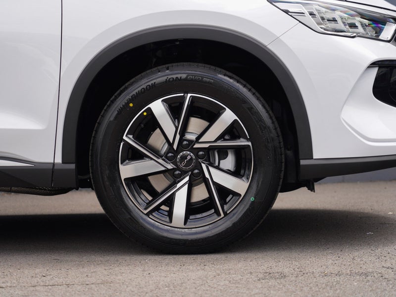 2026 BYD Sealion 5 Essential FWD 5Dr Super Hybrid image 5