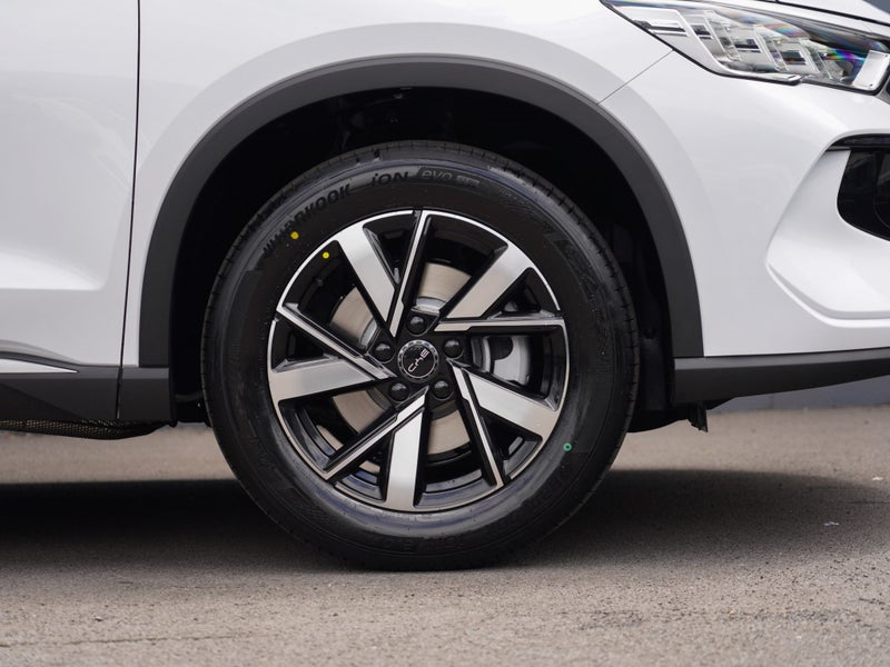 2026 BYD Sealion 5 Essential PHEV FWD 5Dr Wagon image 5